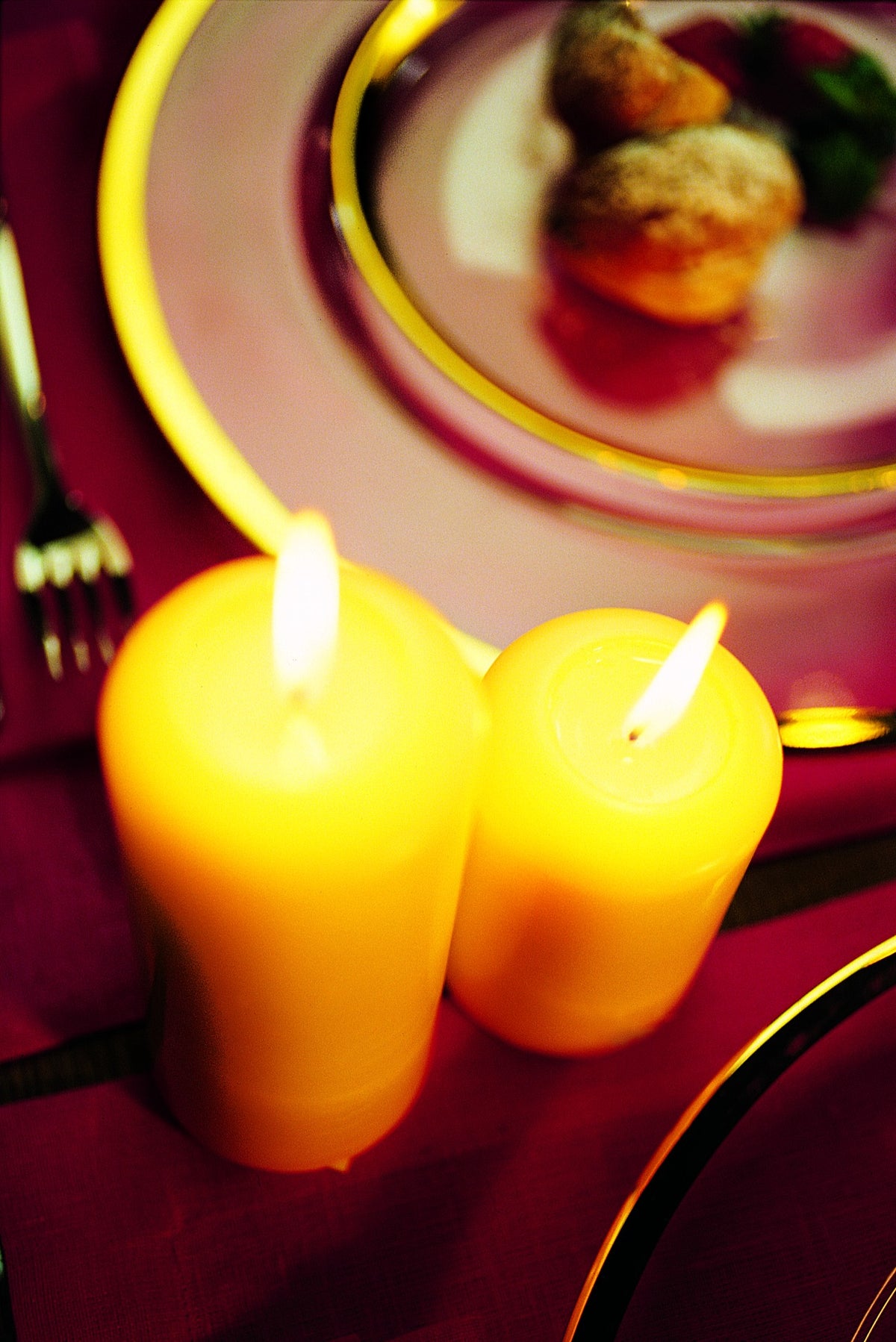 ESSENZE SET OF 2 CHARGERS 13" WITH GOLD RIM by Vidivi